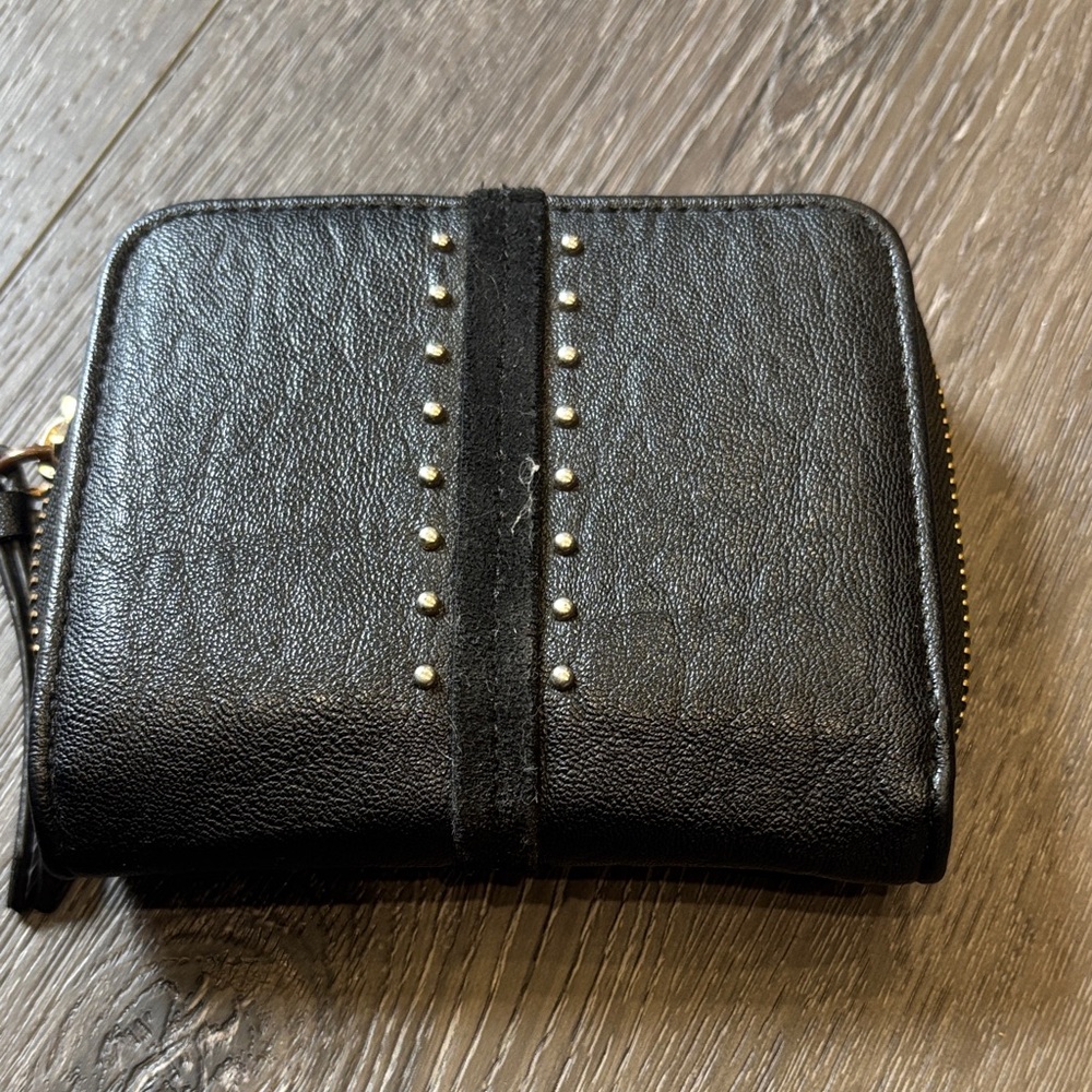 Jessica Simpson Black Wallet with Gold Logo - Picture 2 of 4